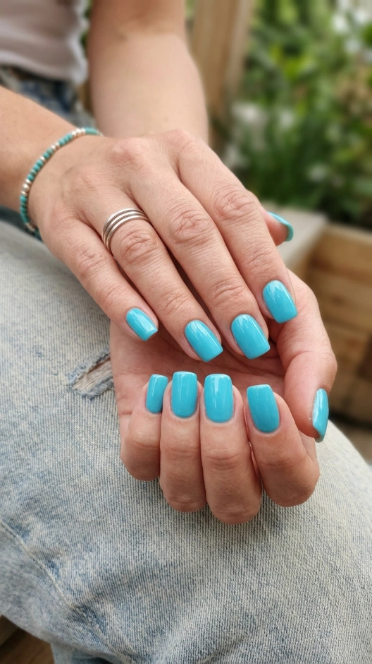 15 Blue Nails Ideas That Are Stunning, Versatile, and Always in Style 13 Turquoise Blue Nails